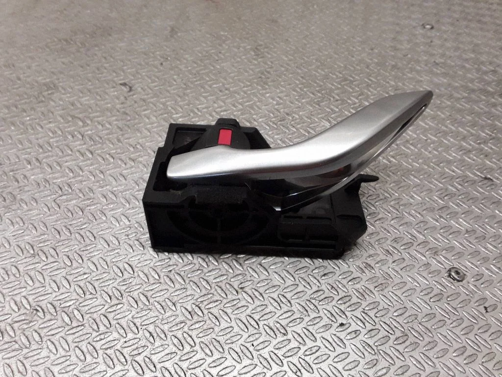 Rear door interior handle T8315