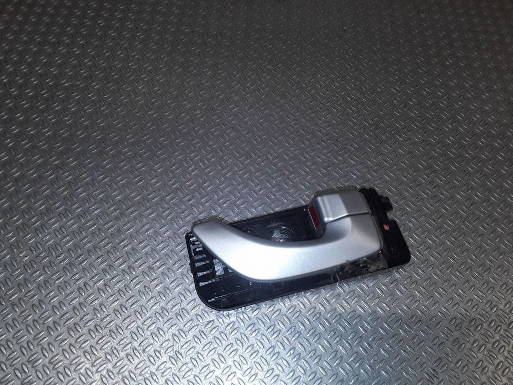 Rear door interior handle – Hyundai Sonata (2006-2015)