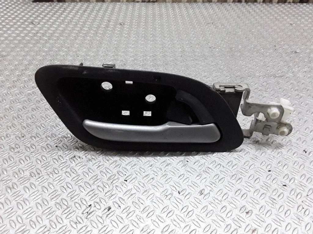 Tagaukse sisemine käepide – Honda FR-V (2004-2009)