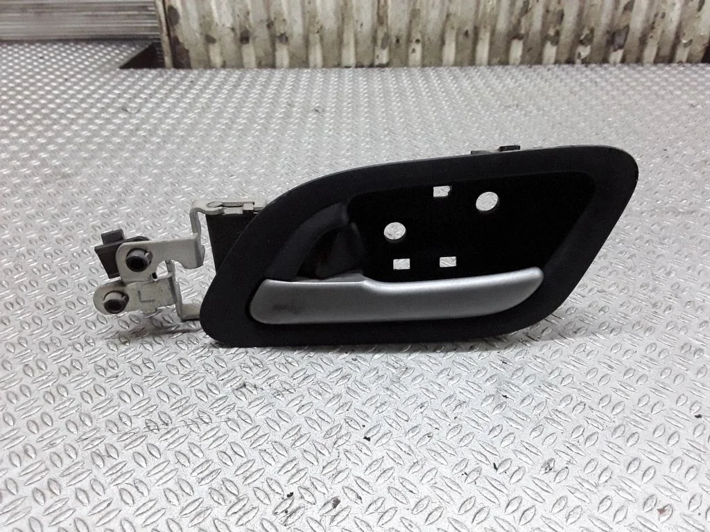 Tagaukse sisemine käepide – Honda FR-V (2004-2009)