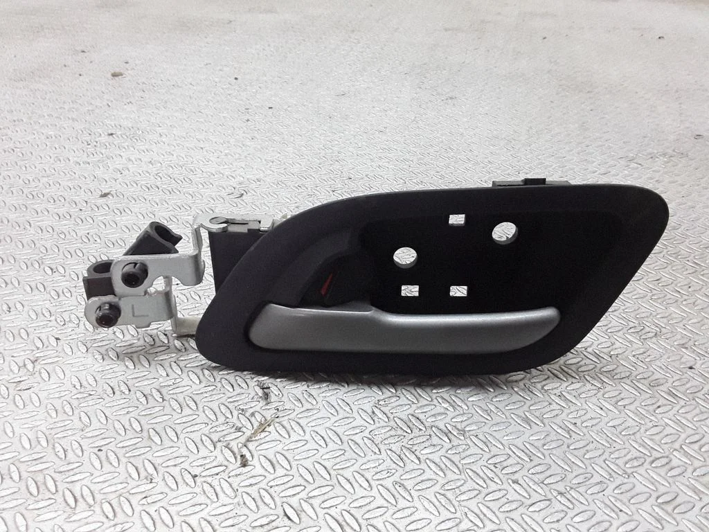 Tagaukse sisemine käepide – Honda FR-V (2004-2009)