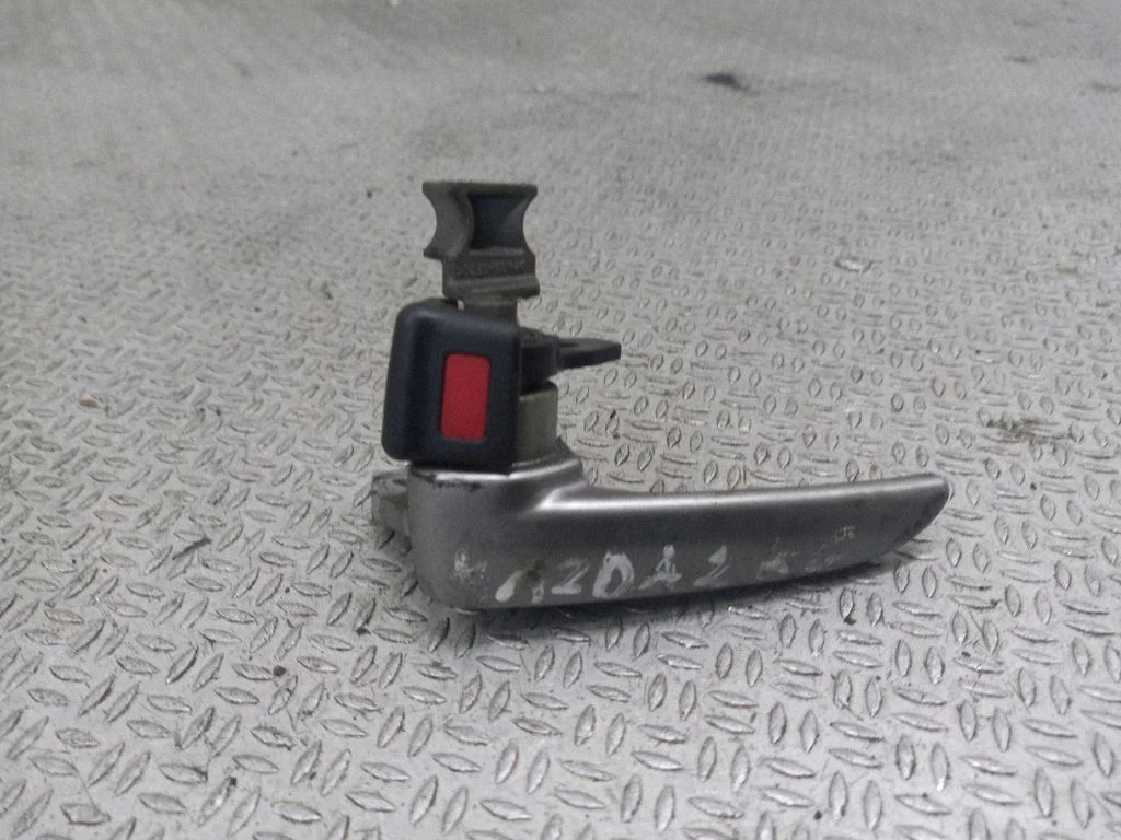 Aizmugurējais iekšējais atvēršanas rokturis – Mazda 2 (2003-2007)