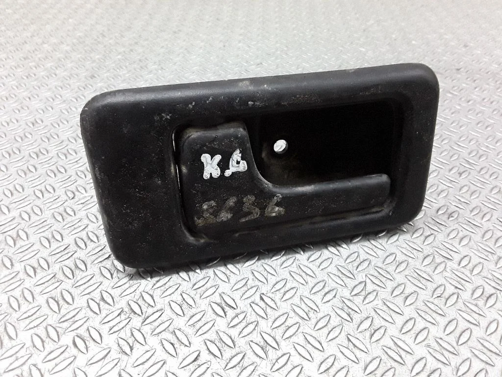 Aizmugurējais iekšējais atvēršanas rokturis – Opel Monterey (1991-1999)