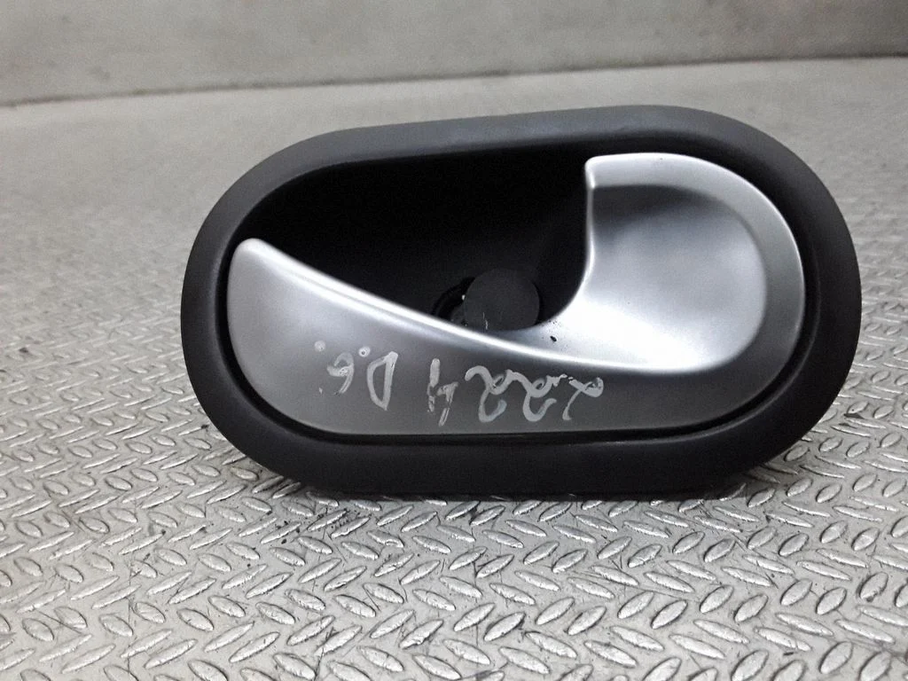 Rear door interior handle – Renault Clio III (2005-2012)
