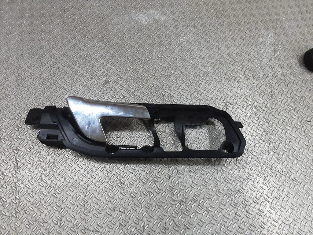 Tagaukse sisemine käepide – Volkswagen Polo (2002-2005)
