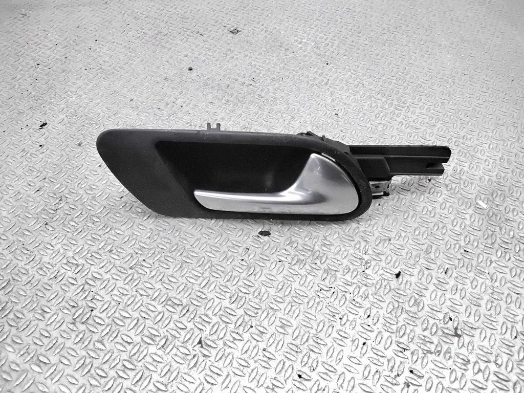Tagaukse sisemine käepide – Volkswagen Jetta V (2005-2010)