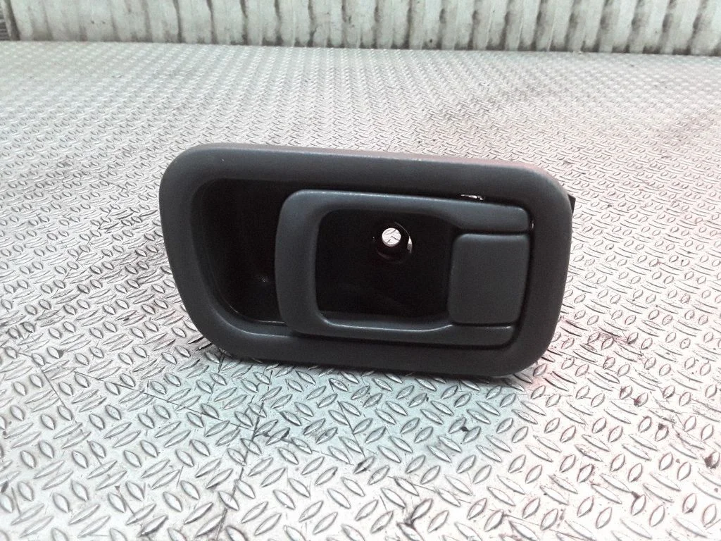 Tagaukse sisemine käepide – Nissan Patrol Y61 (1997-2009)