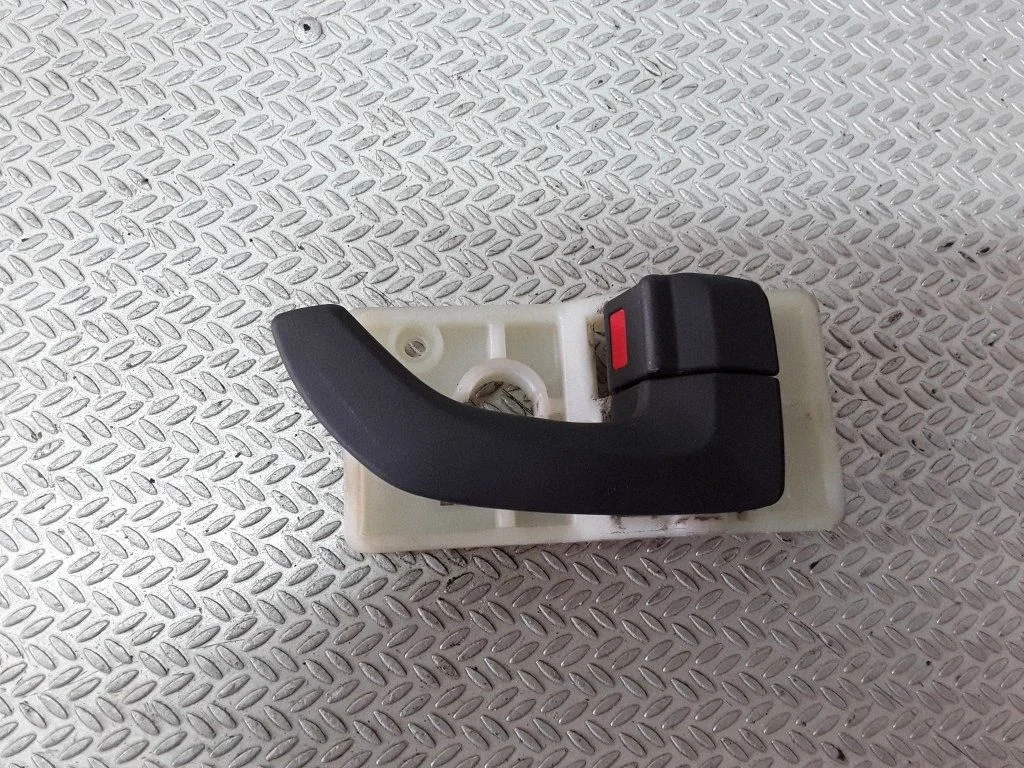 Rear door interior handle – Hyundai Tucson JM (2004-2009)