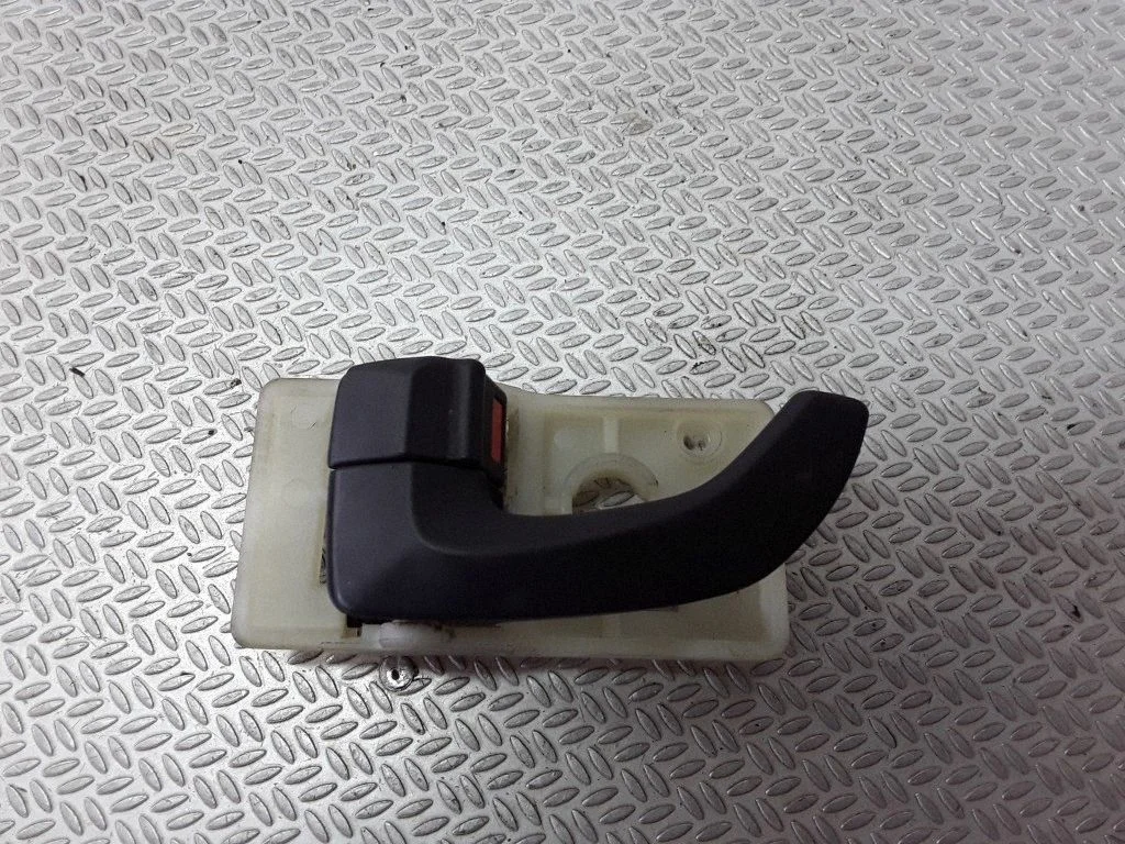 Rear door interior handle – Hyundai Tucson JM (2004-2009)