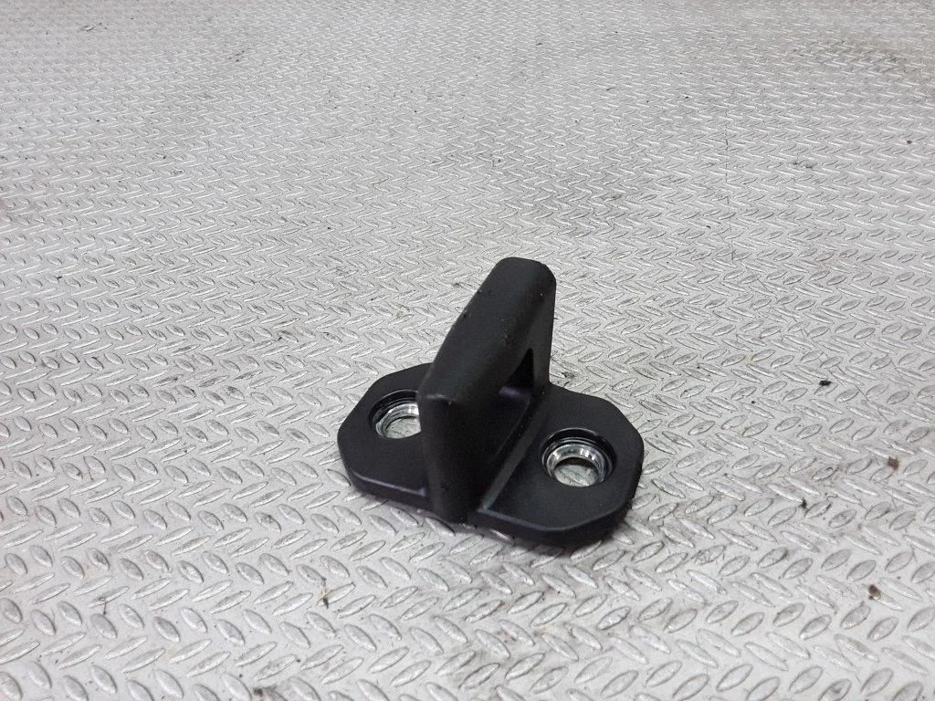 Rear door lock loop/hook striker – Mercedes-Benz C-Class W203 (2000-2007)