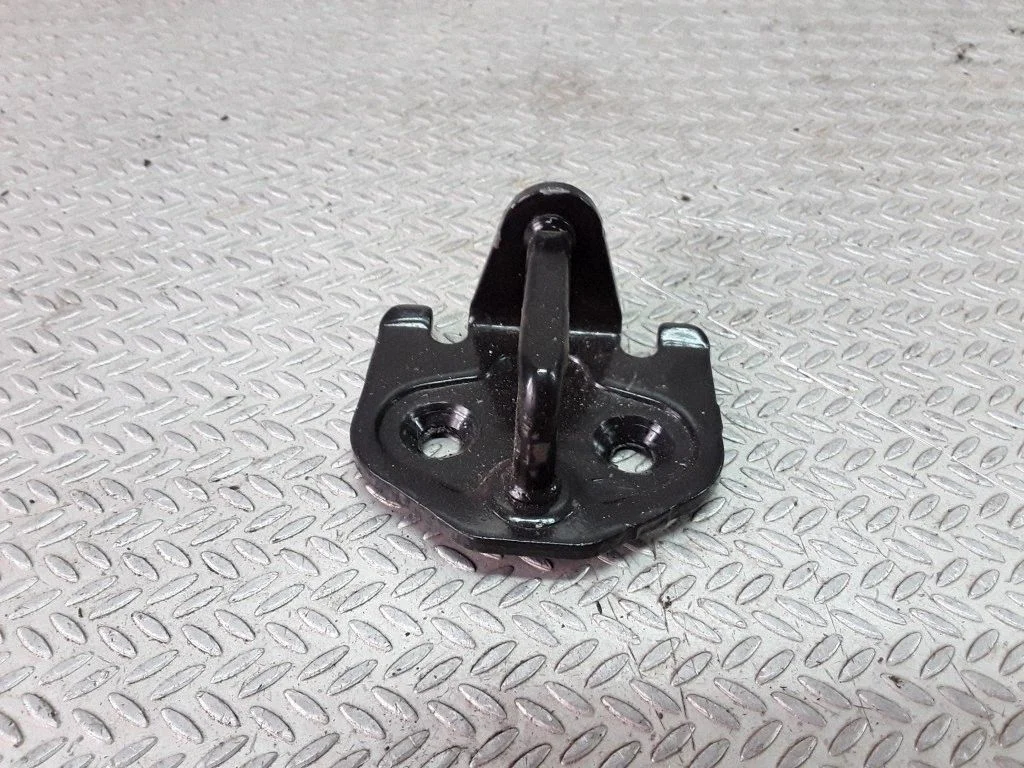 Aizmugurējās slēdzenes cilpa – Ford Focus C-MAX (2003-2010)