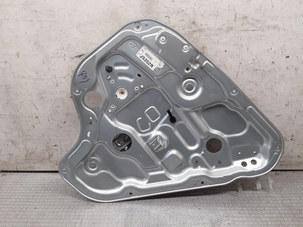 Rear window lifting mechanism without motor – Hyundai i30 (2007-2012)