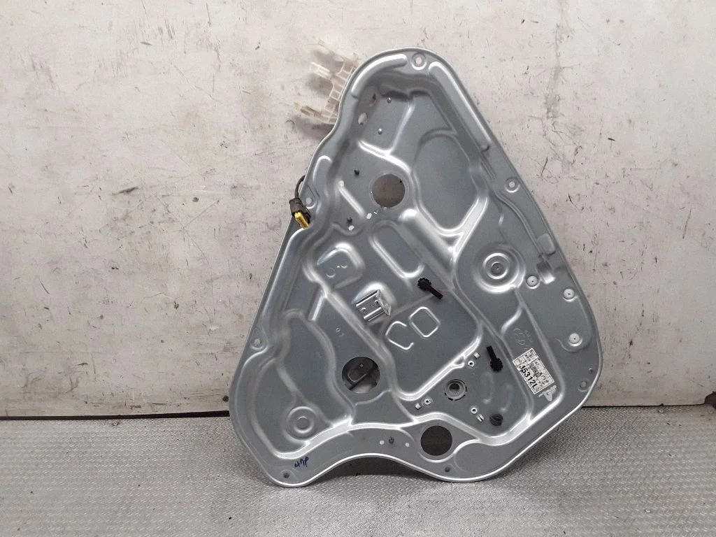 Rear window lifting mechanism without motor – Hyundai i30 (2007-2012)