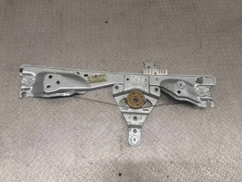 Rear window lifting mechanism without motor – Peugeot 308 (2007-2013)
