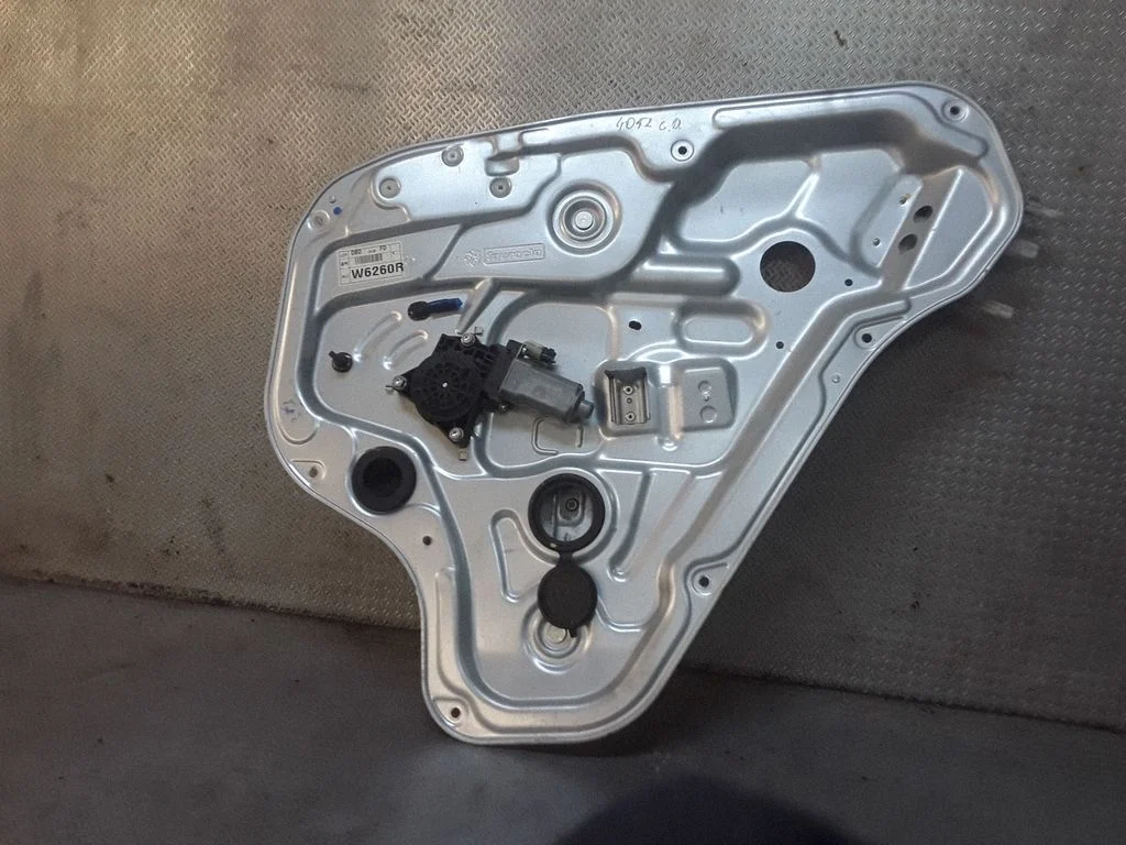 Tagaukse elektriline aknatõstuk mootoriga – Hyundai i30 (2007-2012)