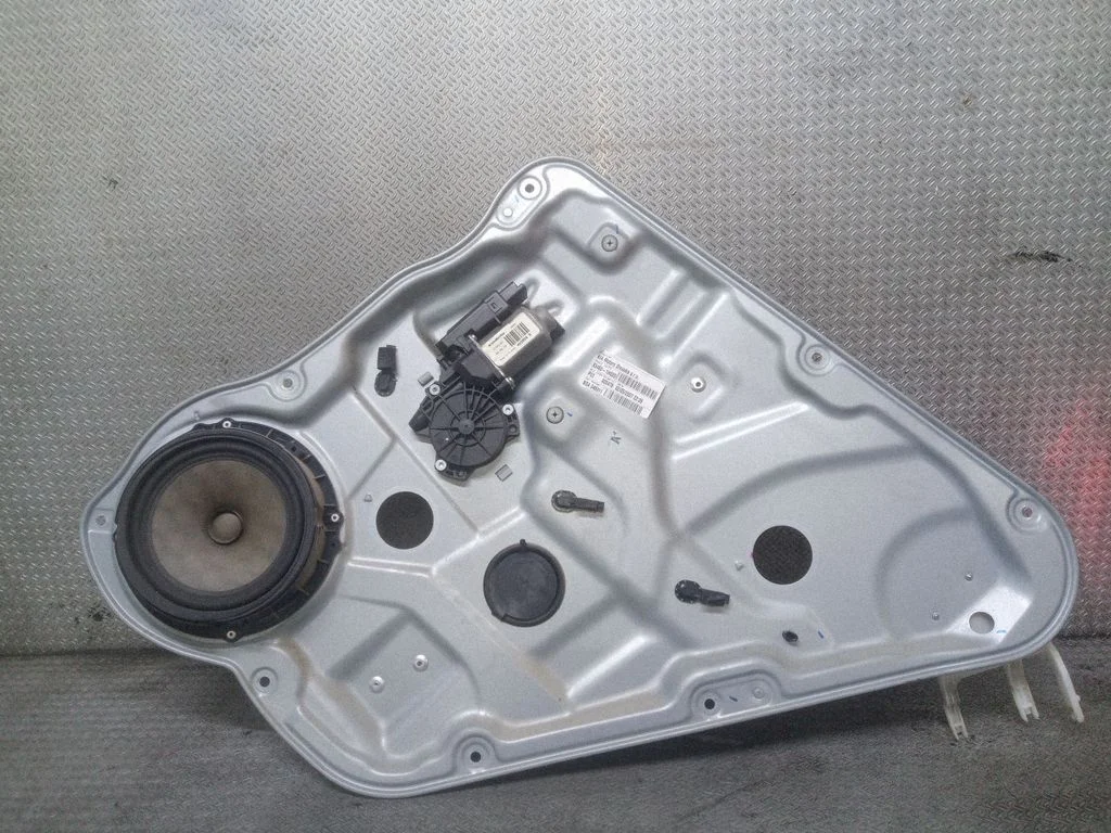 Rear door window regulator with motor – KIA Ceed (2006-2012)