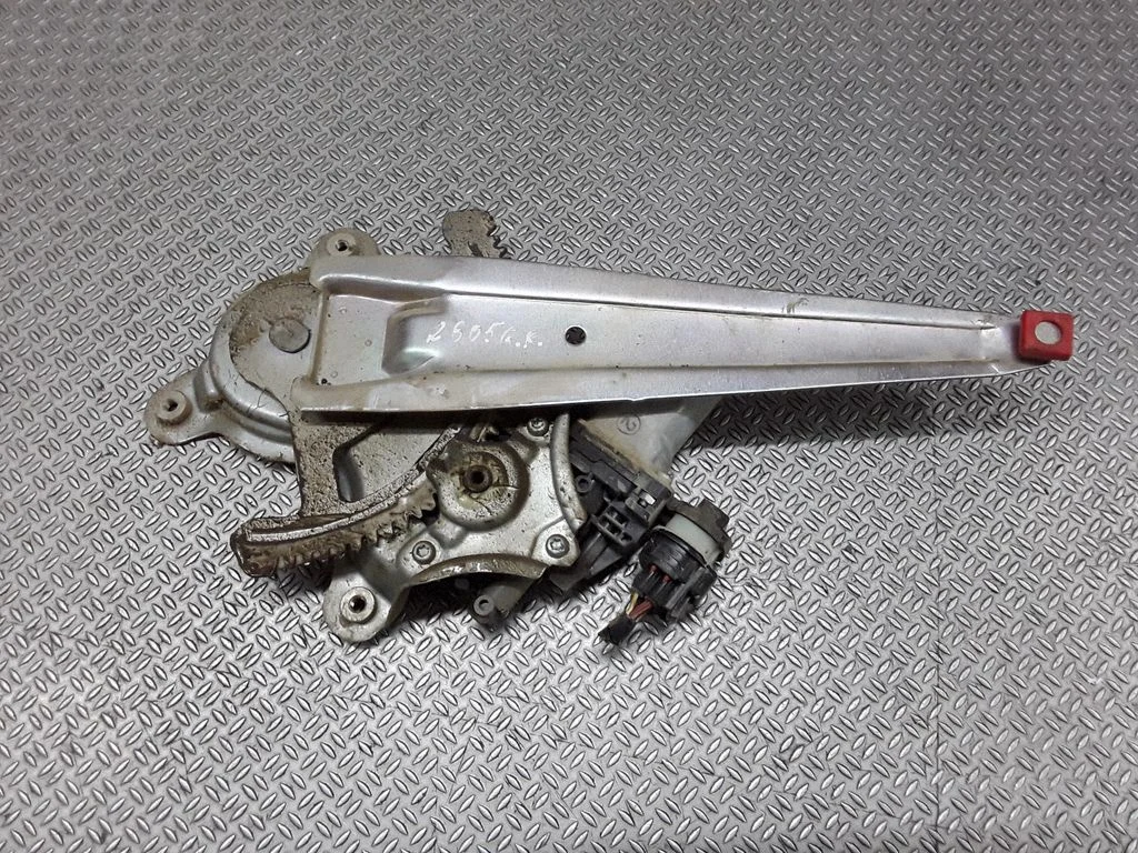 Rear door window regulator with motor – Mitsubishi L200 (2006-2014)