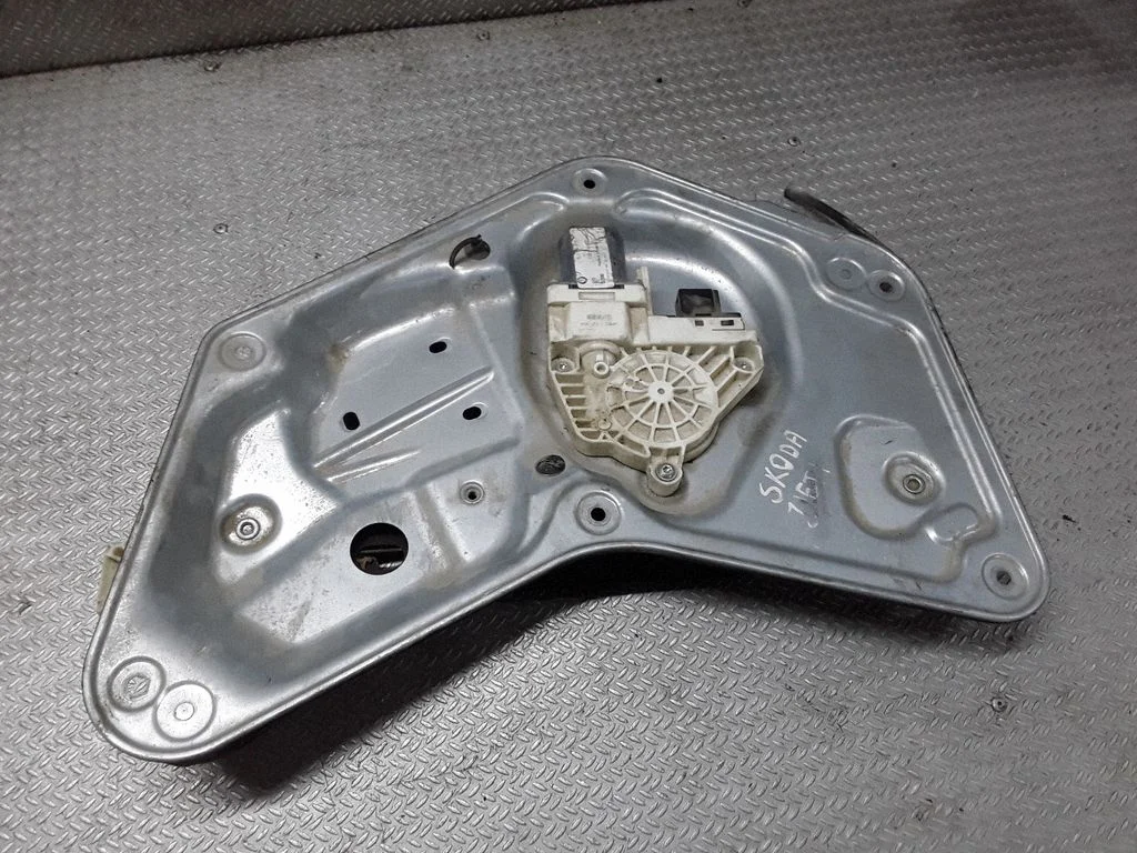 Tagaukse elektriline aknatõstuk mootoriga – Skoda Yeti (5L) (2009-2017)