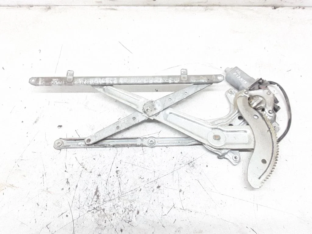 Rear door window regulator with motor – Toyota Picnic (1996-2001)