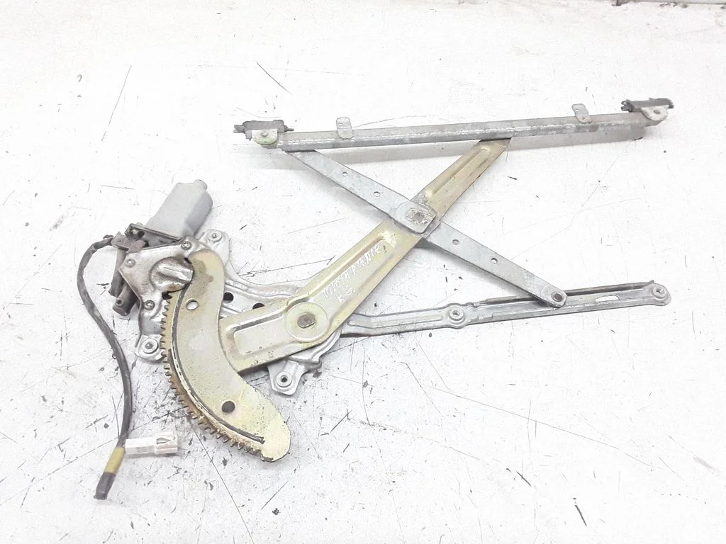 Rear door window regulator with motor – Toyota Picnic (1996-2001)