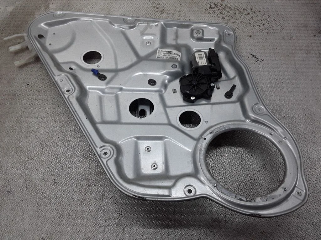 Rear door window regulator with motor – KIA Ceed (2006-2012)