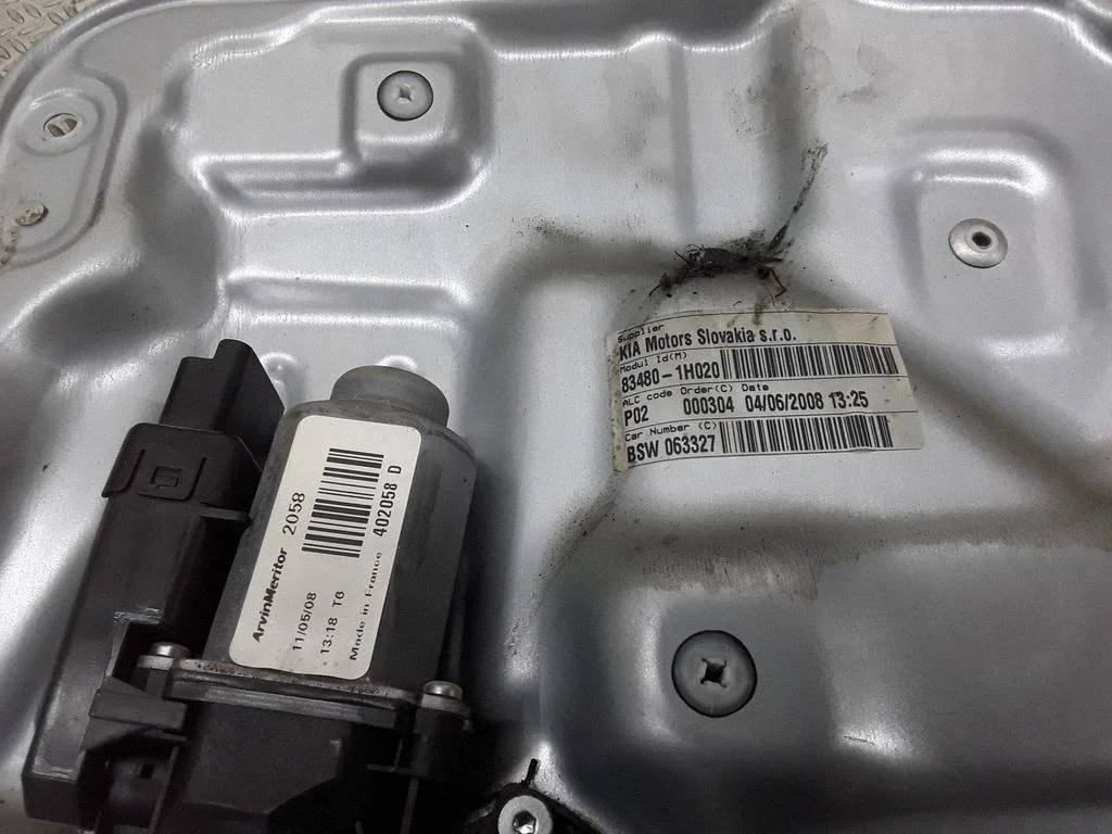Rear door window regulator with motor – KIA Ceed (2006-2012)