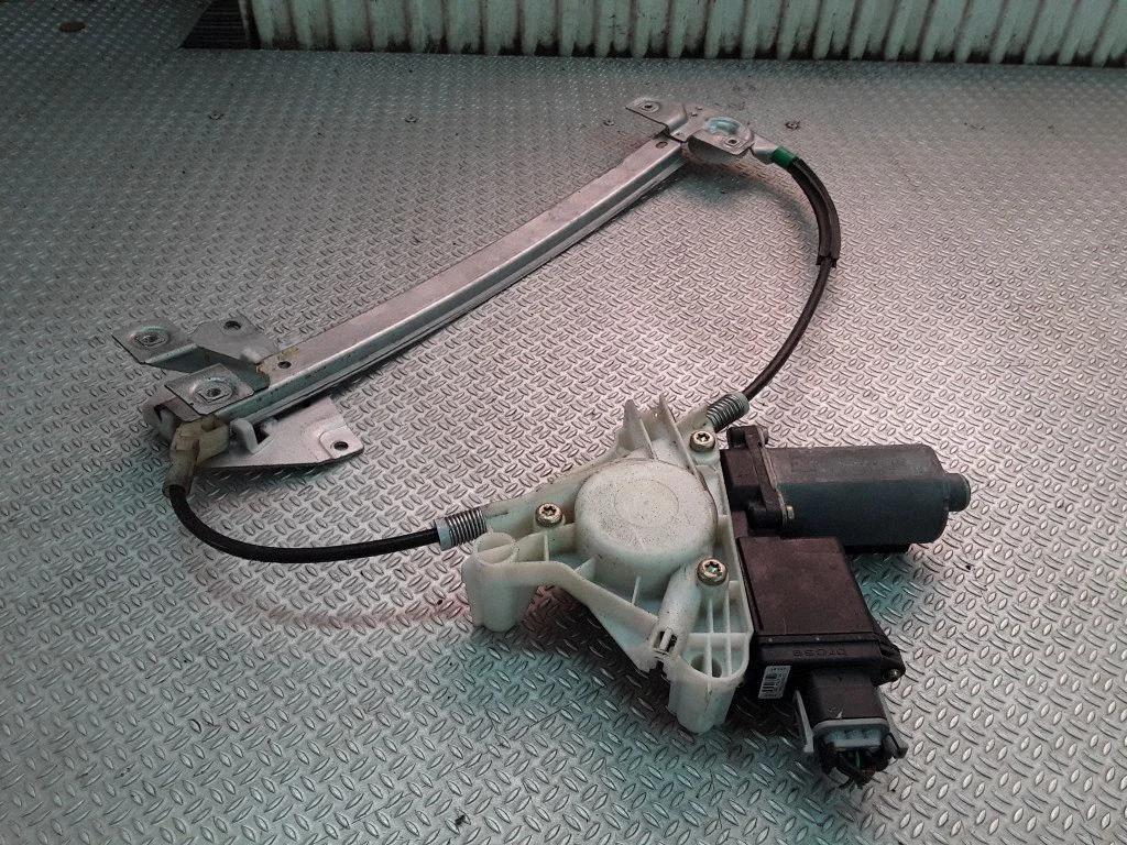 Tagaukse elektriline aknatõstuk mootoriga – Mitsubishi Space Star (1998-2005)