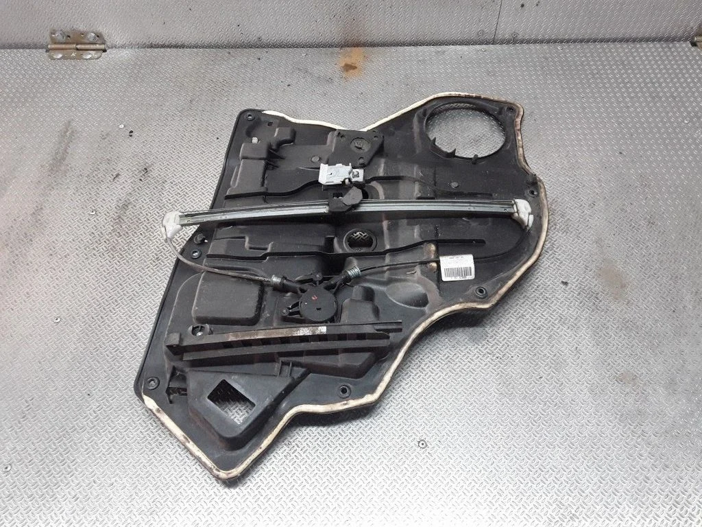 Rear door window regulator with motor 3M71A045H22A