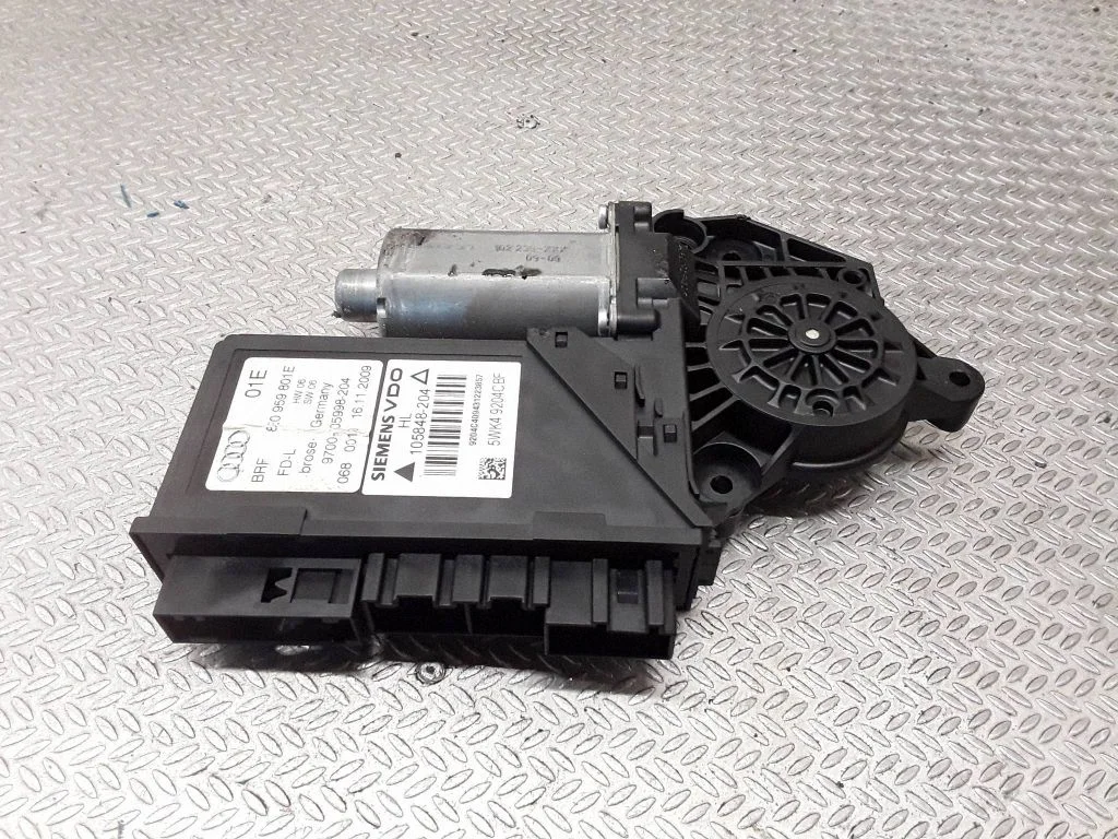 Aizmugurējā loga pacēlāja motoriņš 8E0959801E