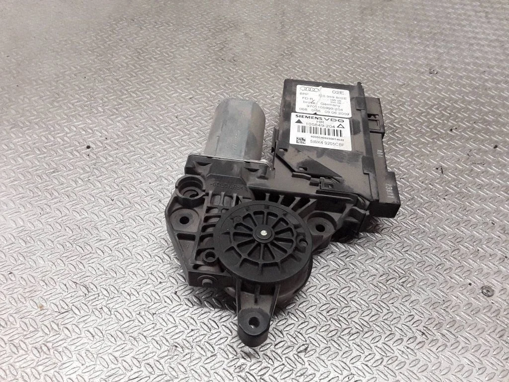 Aizmugurējā loga pacēlāja motoriņš 8E0959802E