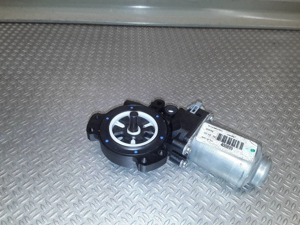Rear door window regulator motor – Hyundai Sonata (2006-2015)
