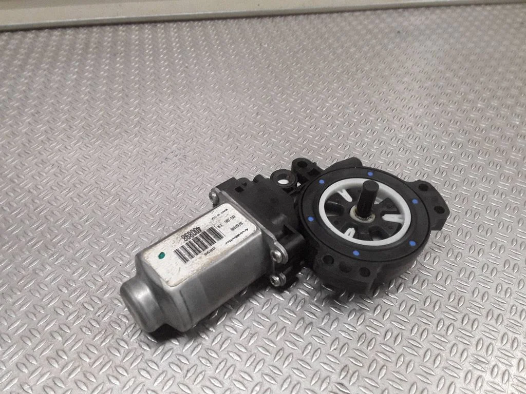 Rear door window regulator motor – Hyundai Sonata (2006-2015)