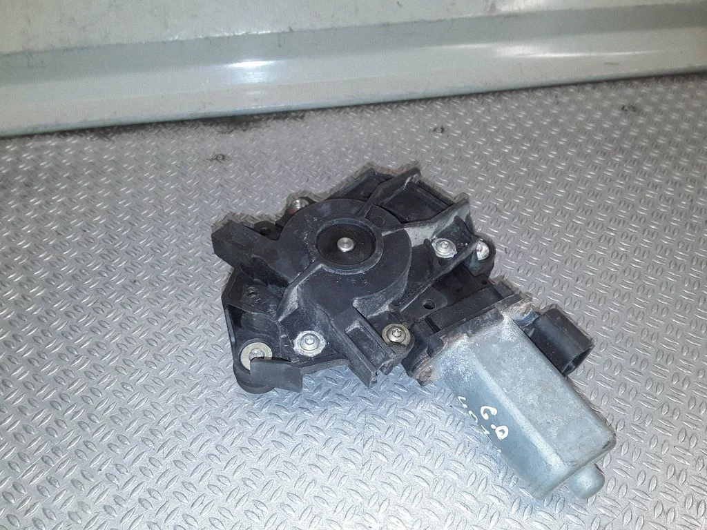 Rear door window regulator motor D233206