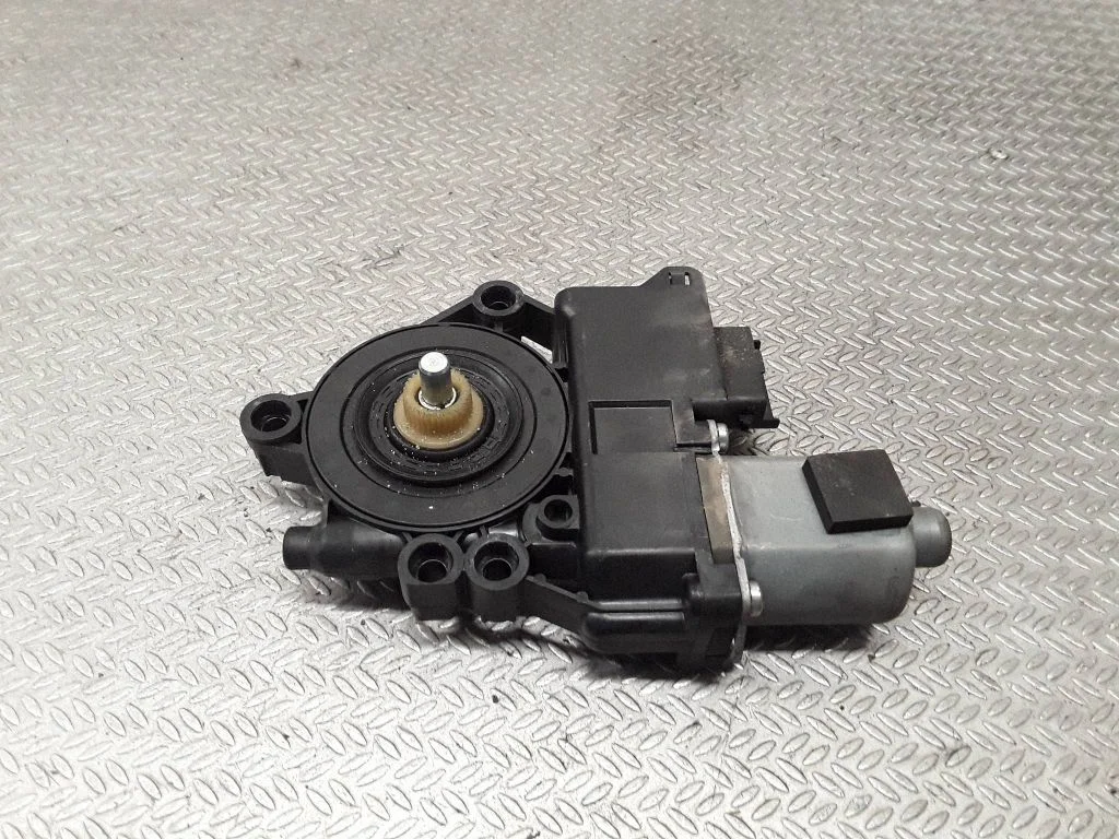 Rear door window regulator motor – Hyundai i30 (2007-2012)