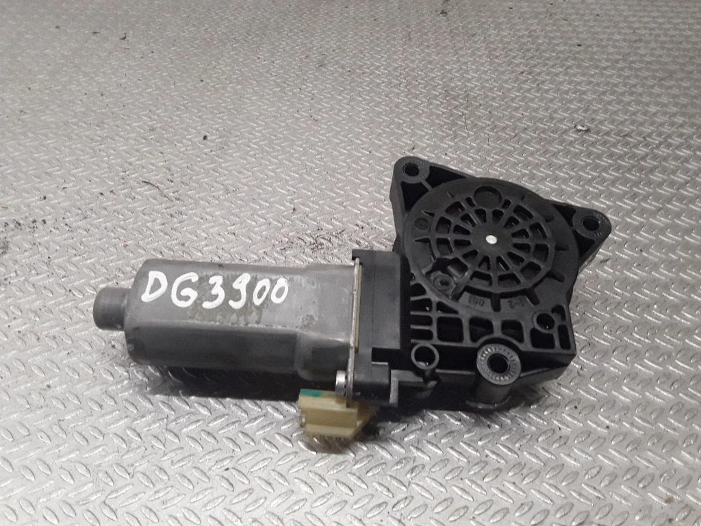 Rear door window regulator motor – KIA Carens II (2007-2012)