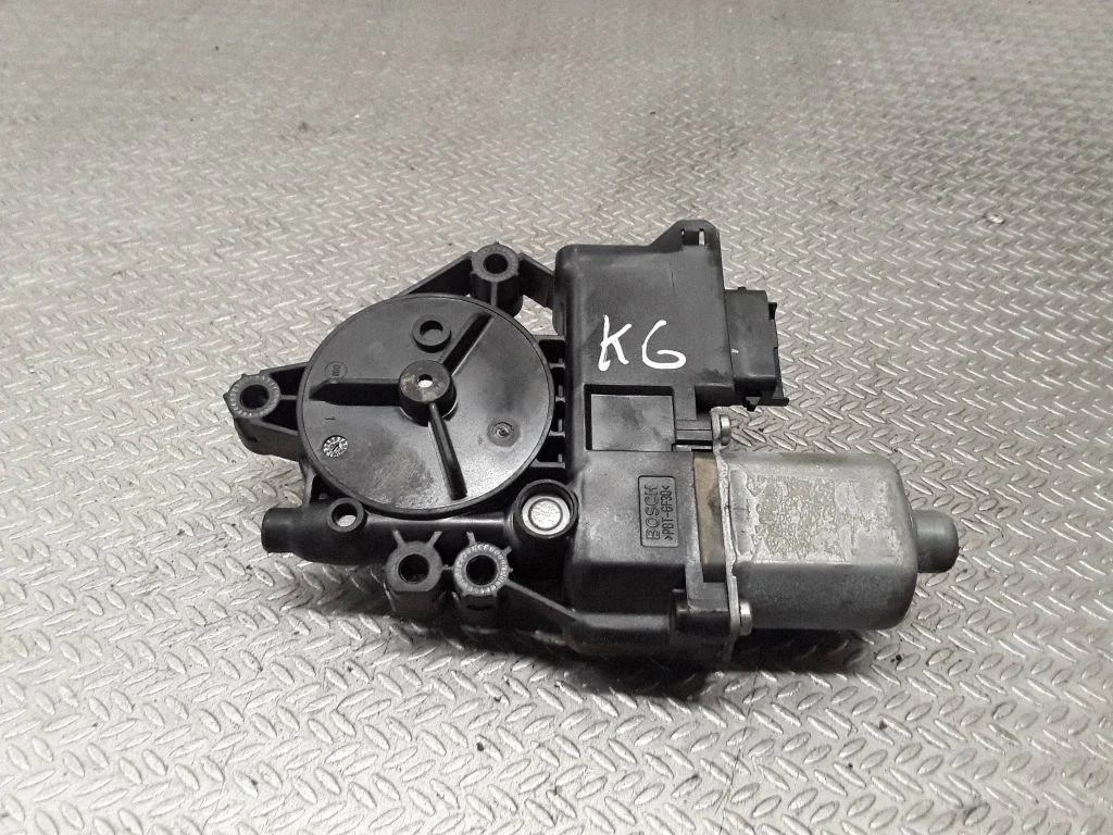 Rear door window regulator motor – Hyundai i30 (2007-2012)
