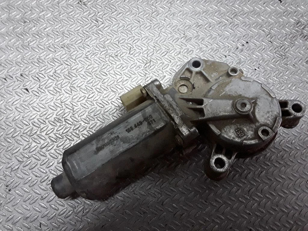 Rear door window regulator motor – Volvo 850 (1991-1997)