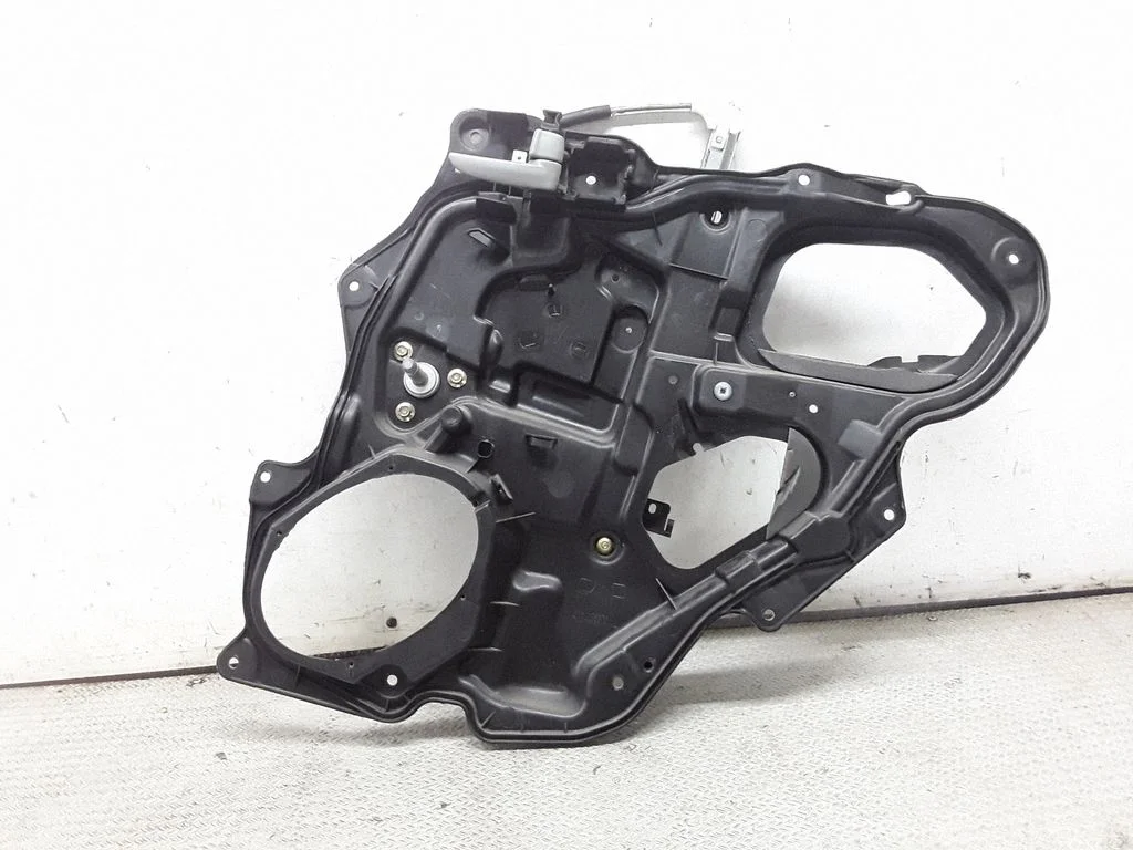 Rear door manual window regulator – Mazda 3 I (2003-2006)