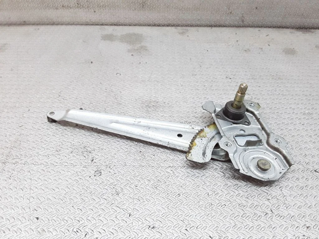 Podnośnik szyby tylnej mechaniczny (ręczny) – Toyota Corolla Verso E121 (2001-2004)