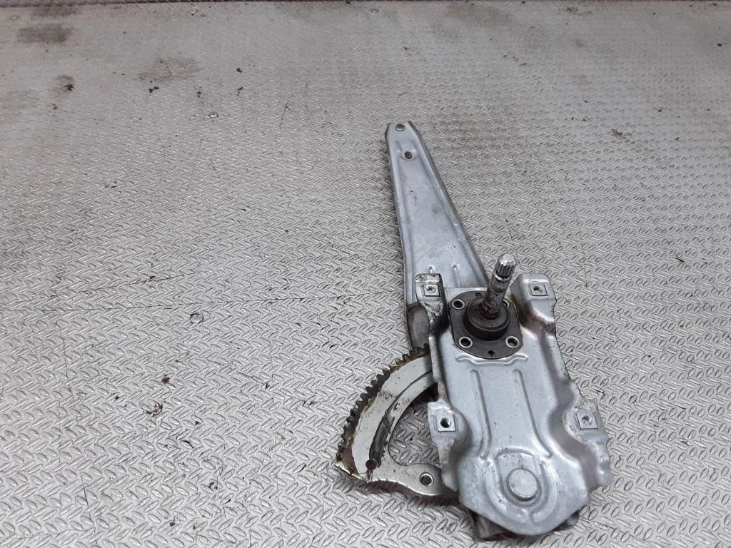 Tagaukse mehaaniline aknatõstuk – Toyota Matrix (E130) (2001-2008)