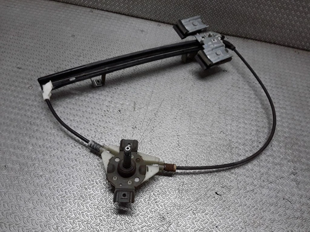 Rear door manual window regulator – Land Rover Freelander (1996-2006)