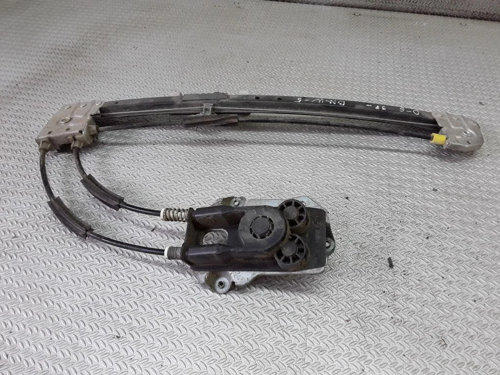 Tagaukse mehaaniline aknatõstuk – BMW 5-seeria E39 (1996-2003)