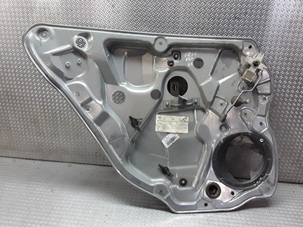 Podnośnik szyby tylnej mechaniczny (ręczny) – Volkswagen Polo (2002-2005)