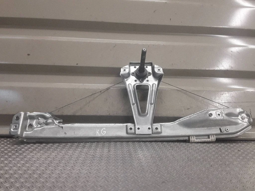 Rear door manual window regulator – Renault Clio III (2005-2012)