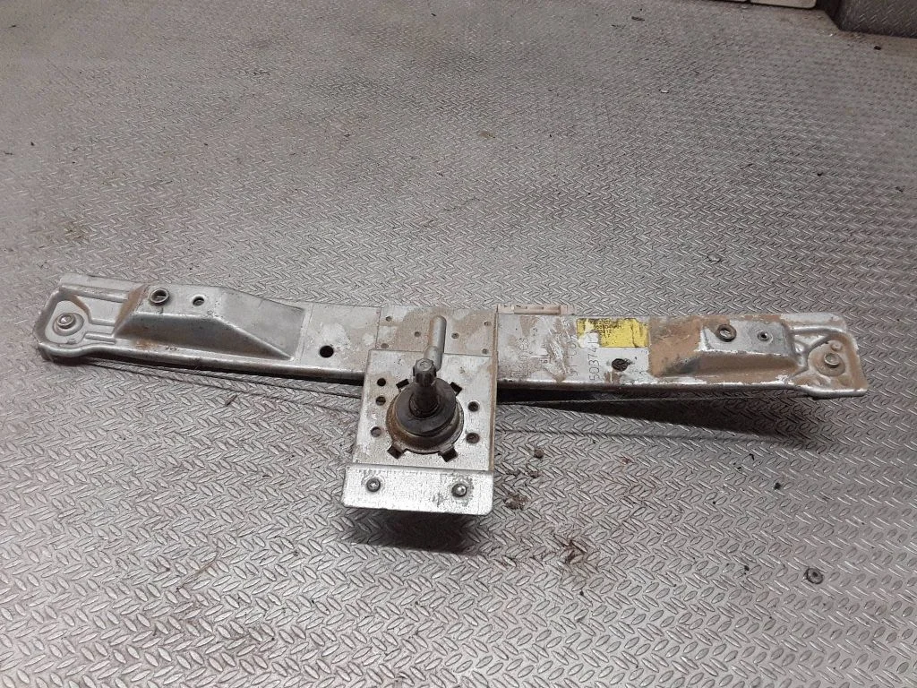Rear door manual window regulator – Opel Corsa D (2006-2014)