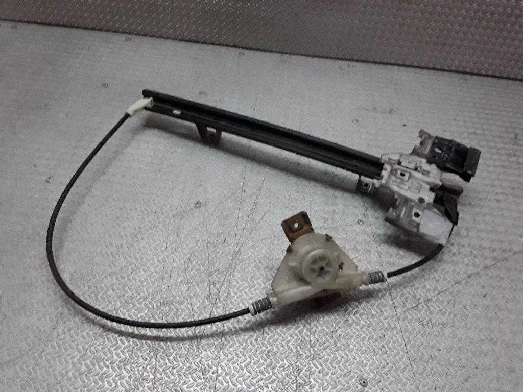 Rear door manual window regulator – Land Rover Freelander (1996-2006)