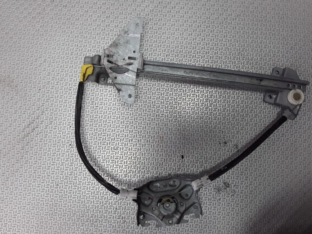 Rear door manual window regulator – Peugeot 307 (2001-2005)