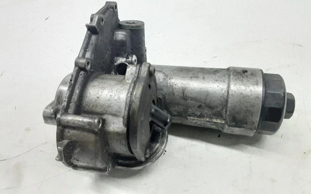 Oil filter mounting bracket – Skoda Superb B5 (3U) (2001-2008)