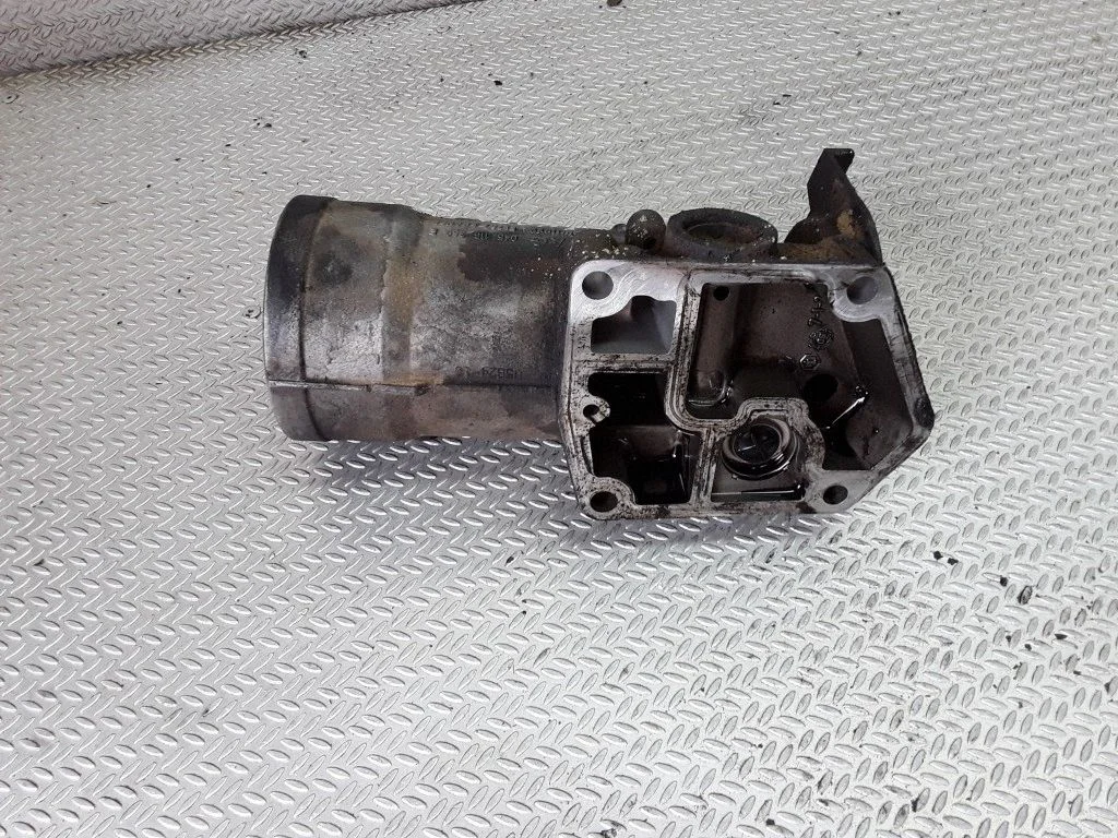 Oil filter mounting bracket – Skoda Fabia Mk1 (6Y) (1999-2007)