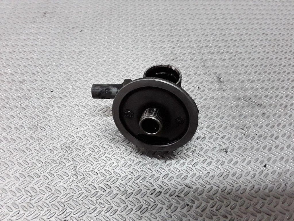 Oil filter mounting bracket – Renault Scenic II -  Grand scenic II (2003-2006)